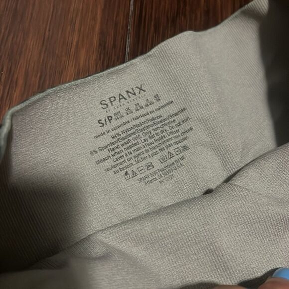 Spanx Leggings Size Small Spandex Ankle Legging - Like NEW - Picture 3 of 3